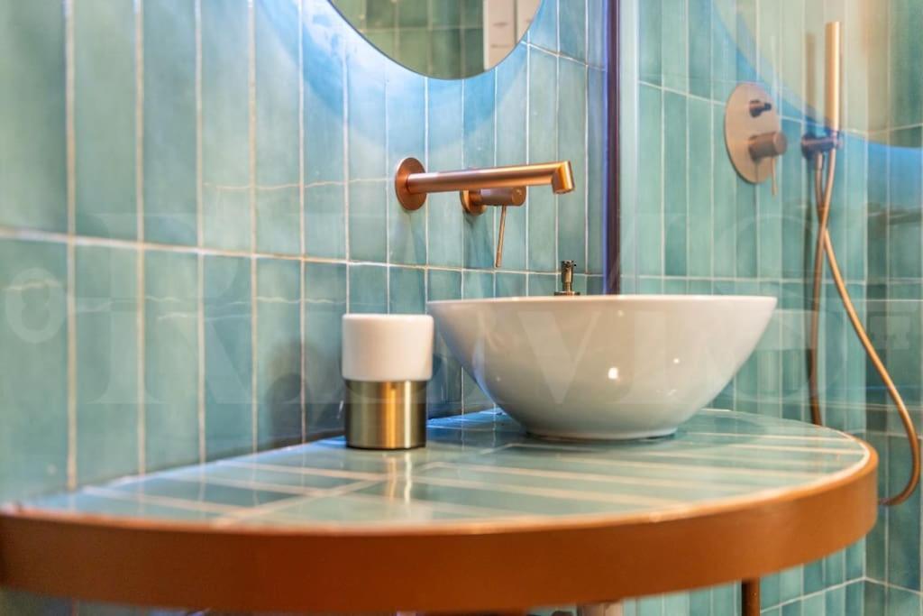 Stylish With A Street Art Touch By Rems Appartement